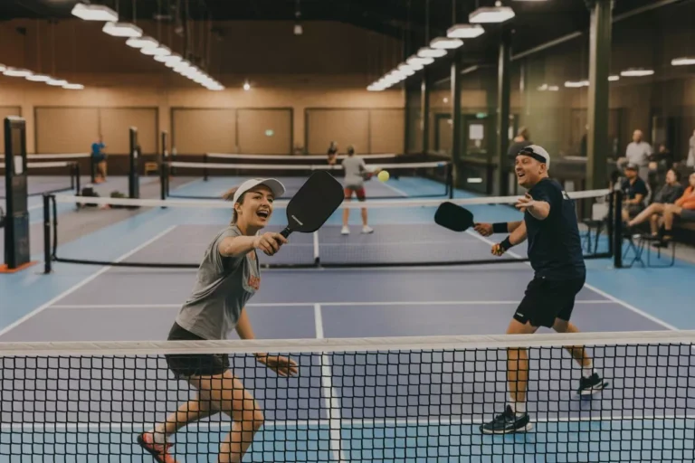 Discovering Clark Street Pickleball: Chicago's Vibrant Hub for Paddle Sports Enthusiasts